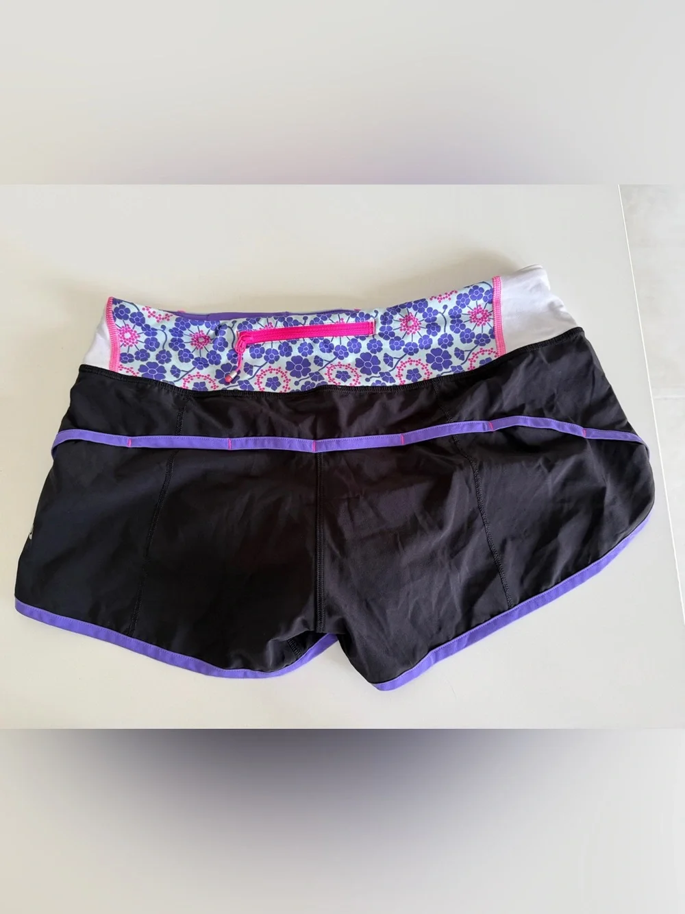 Lululemon speed shorts size 6 - Picture 2 of 3